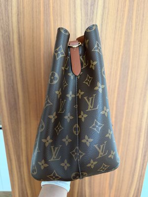 LOUIS VUITTON NéoNoé MM, Боковой профиль
